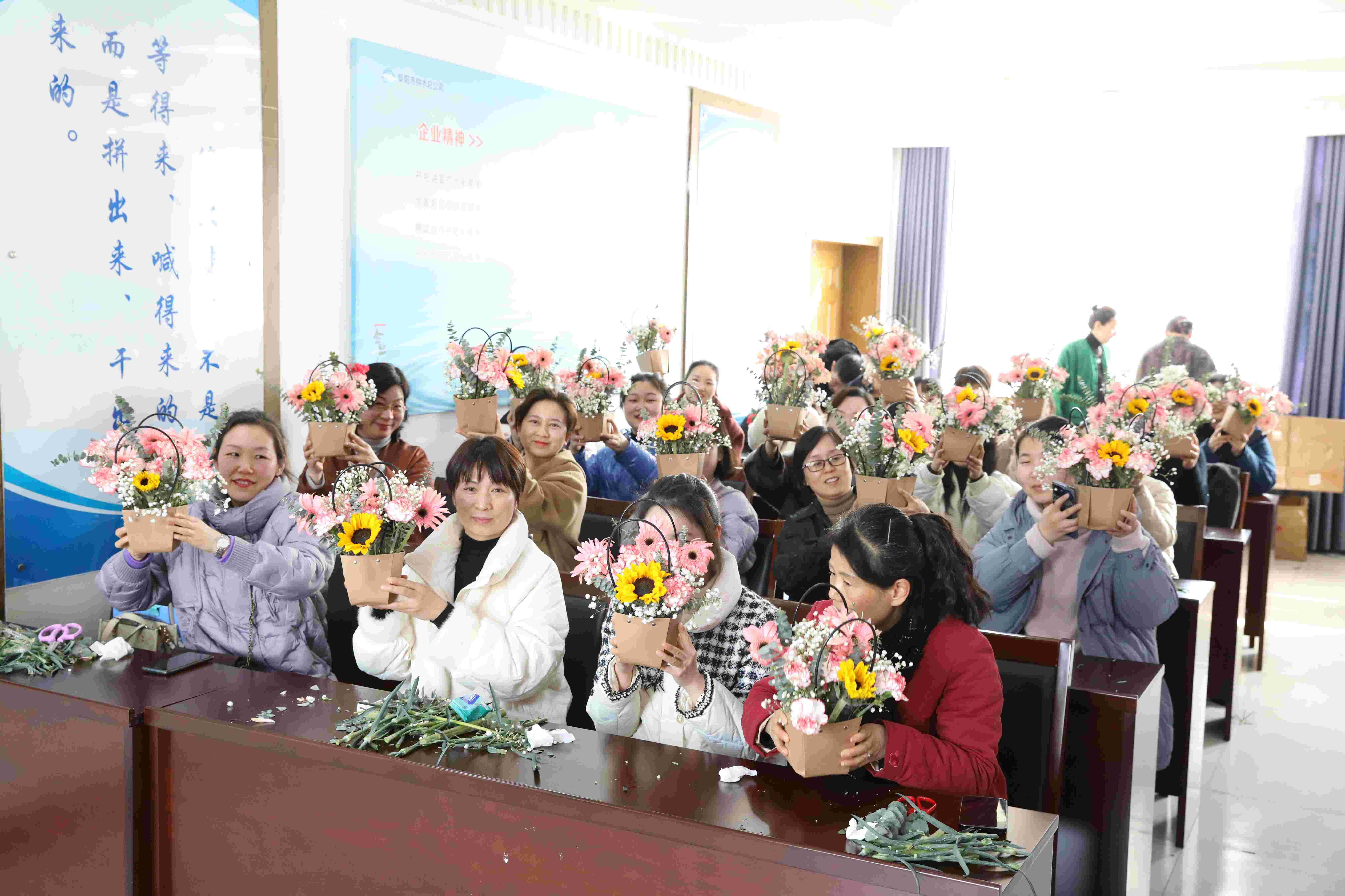 “心有繁花 一路芳華”—— 阜陽市供水有限公司“三八”節主題插花活動圓滿舉辦